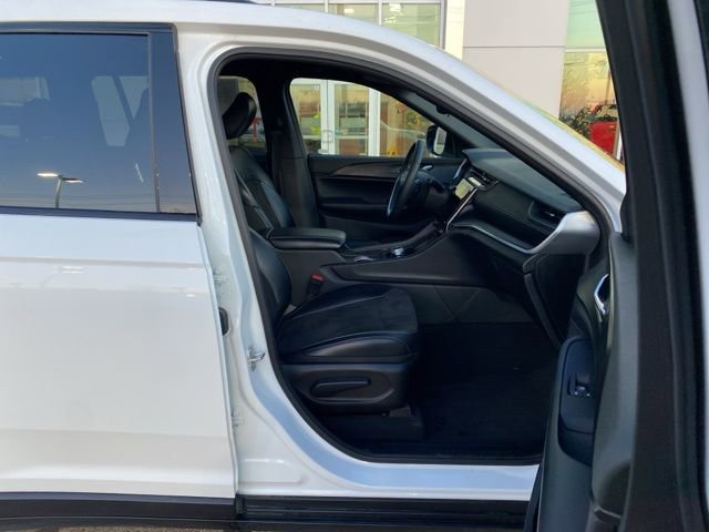 Certified 2024 Jeep Grand Cherokee L Laredo image 34