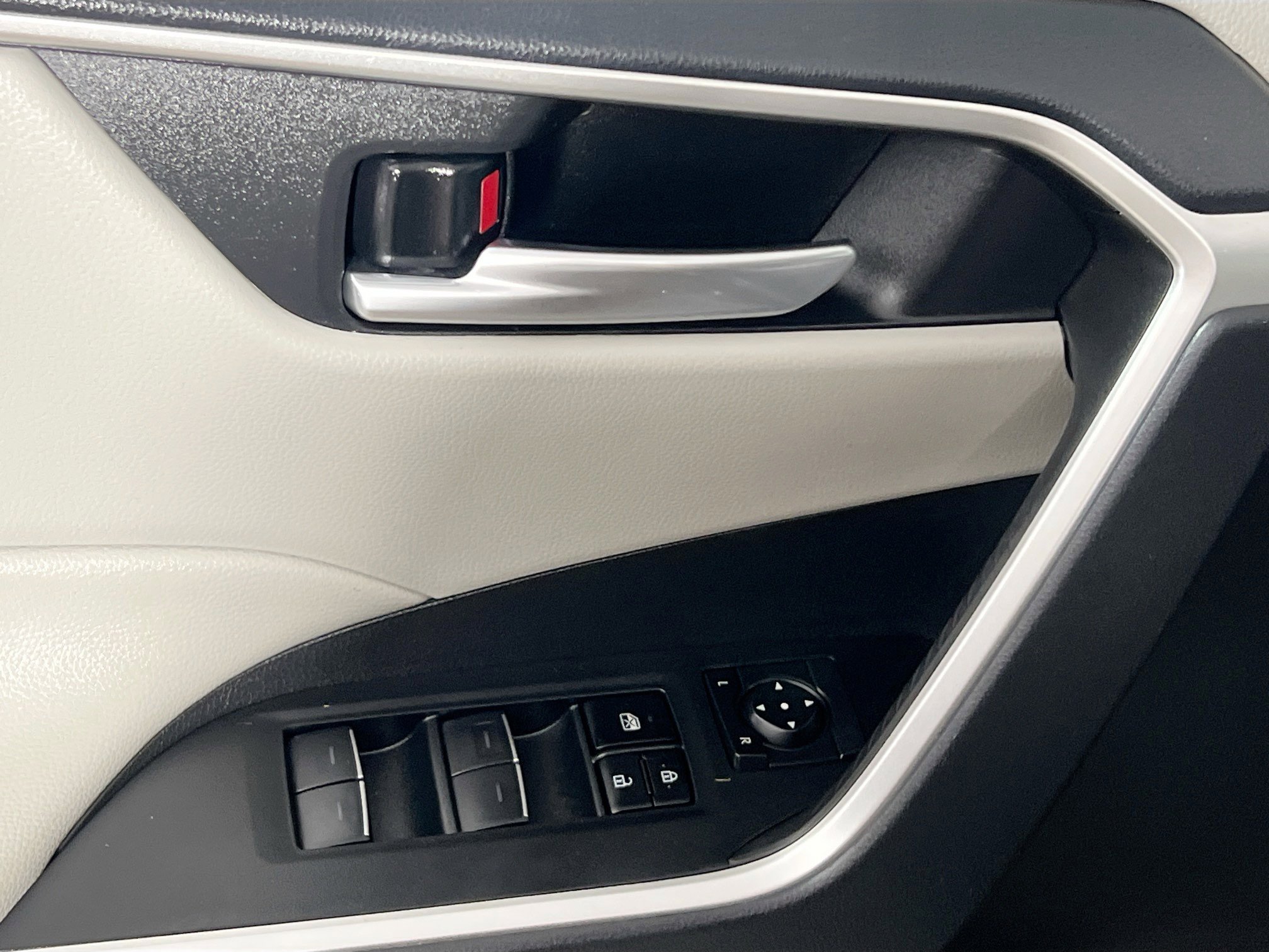 Used 2024 Toyota RAV4 XLE image 16