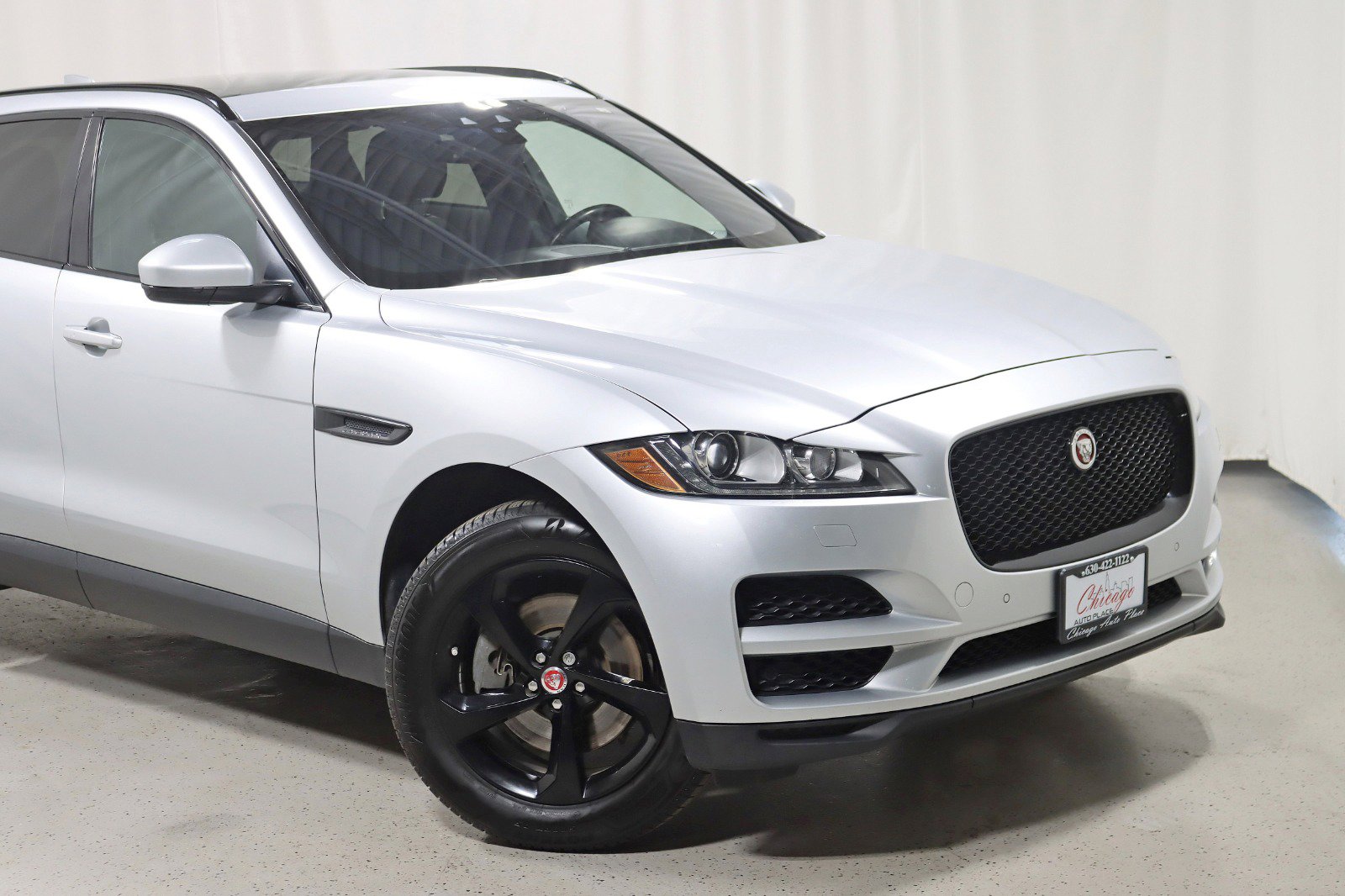 Used 2019 Jaguar F-PACE Premium image 2