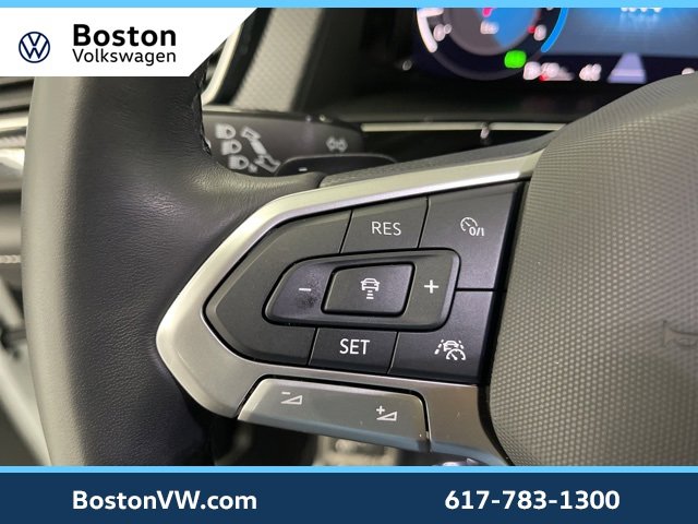 Used 2025 Volkswagen Atlas Cross Sport SEL R-Line image 16