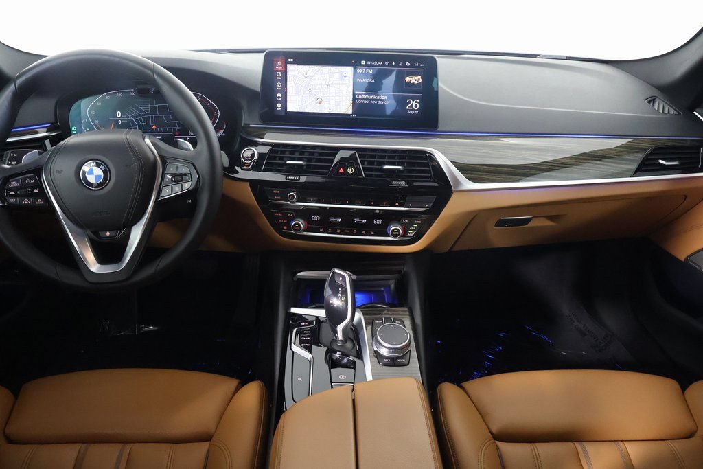 Used 2022 BMW 530i w/ Premium Package RWD image 8