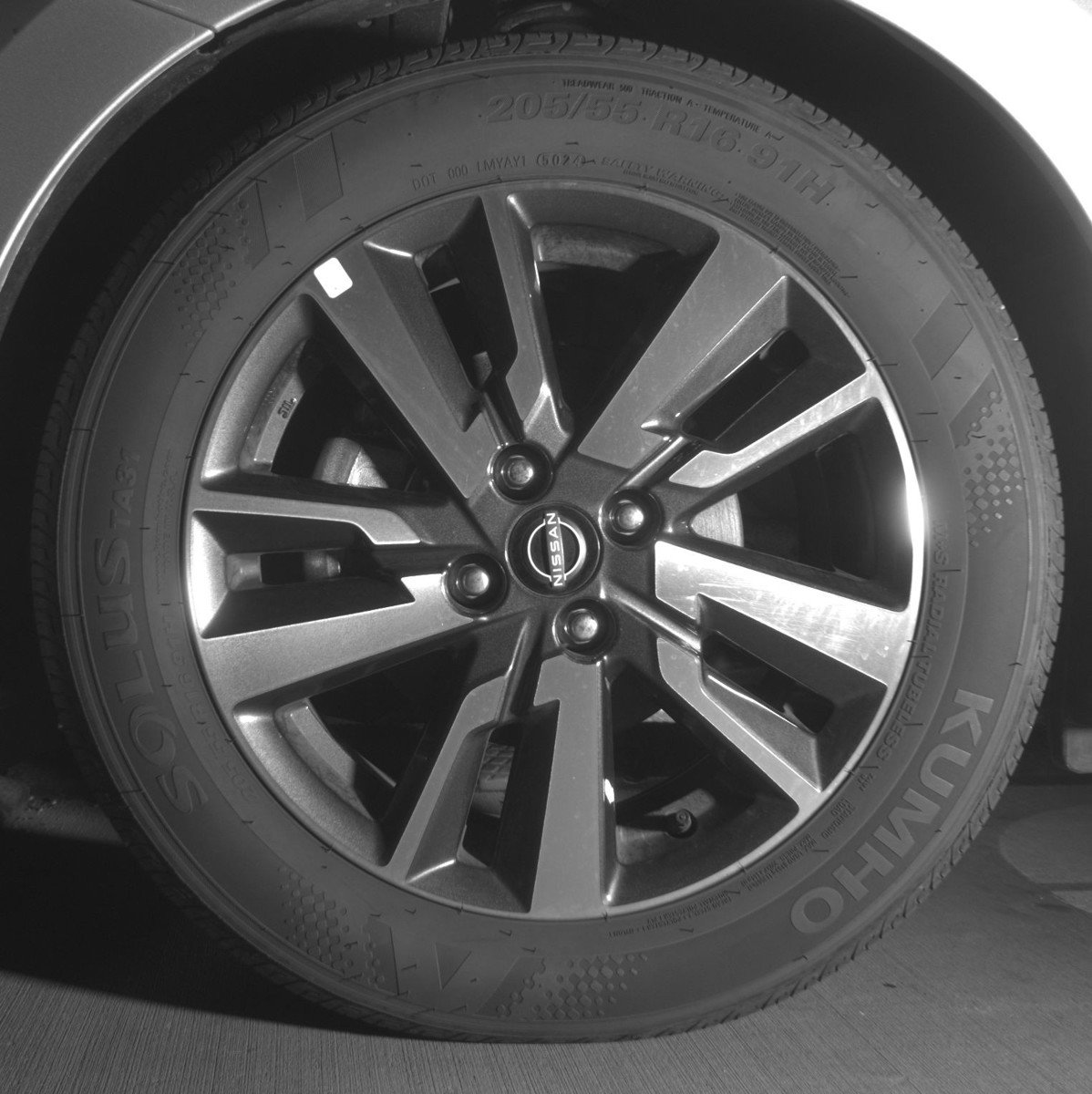 Used 2025 Nissan Versa SV image 12