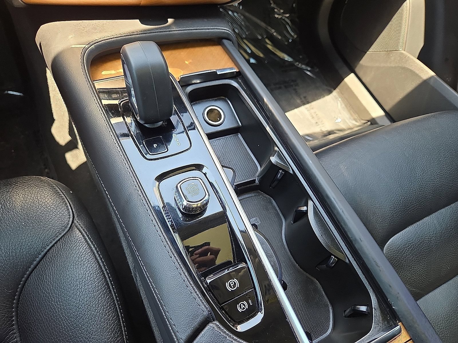 Certified 2023 Volvo XC90 B6 Plus w/ Protection Package Premier AWD/4WD image 31