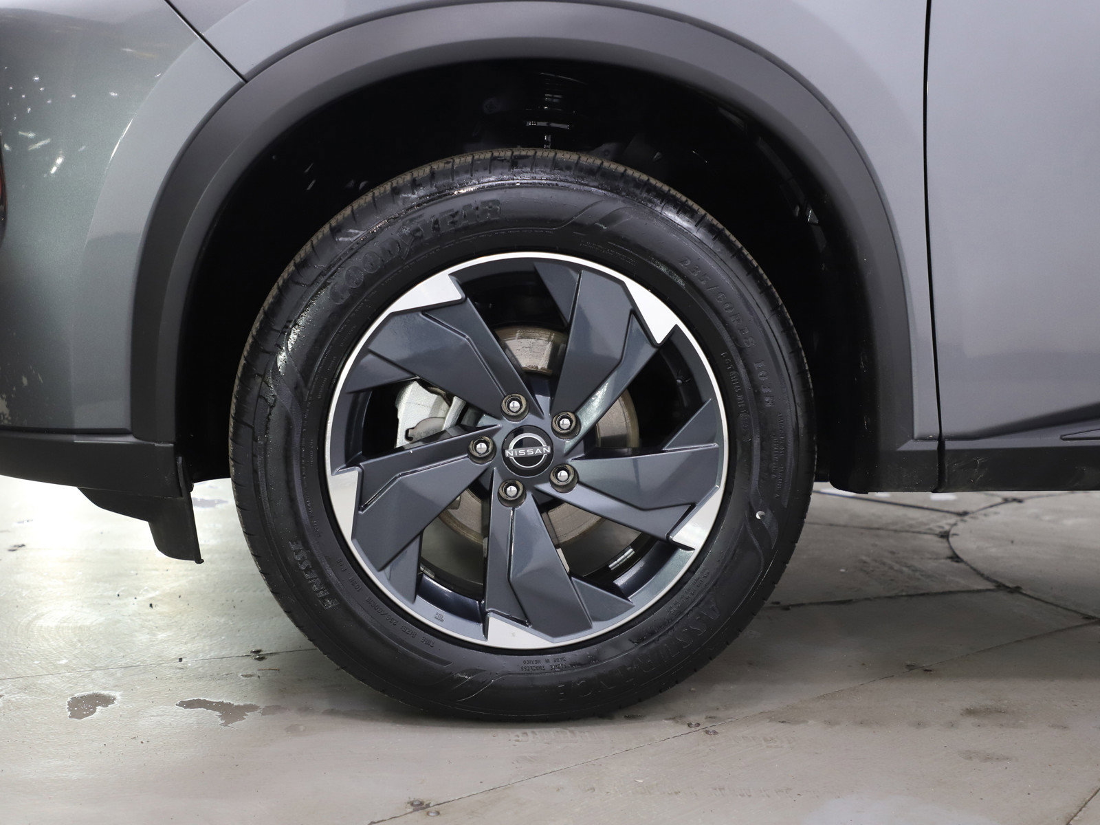 Used 2025 Nissan Rogue SV image 31