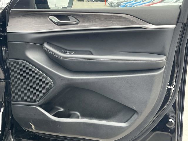 Used 2023 Jeep Grand Cherokee Limited image 27