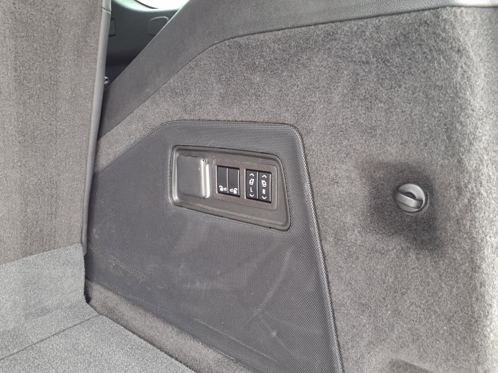 Used 2023 Cadillac Escalade Premium Luxury w/ Performance Package image 10