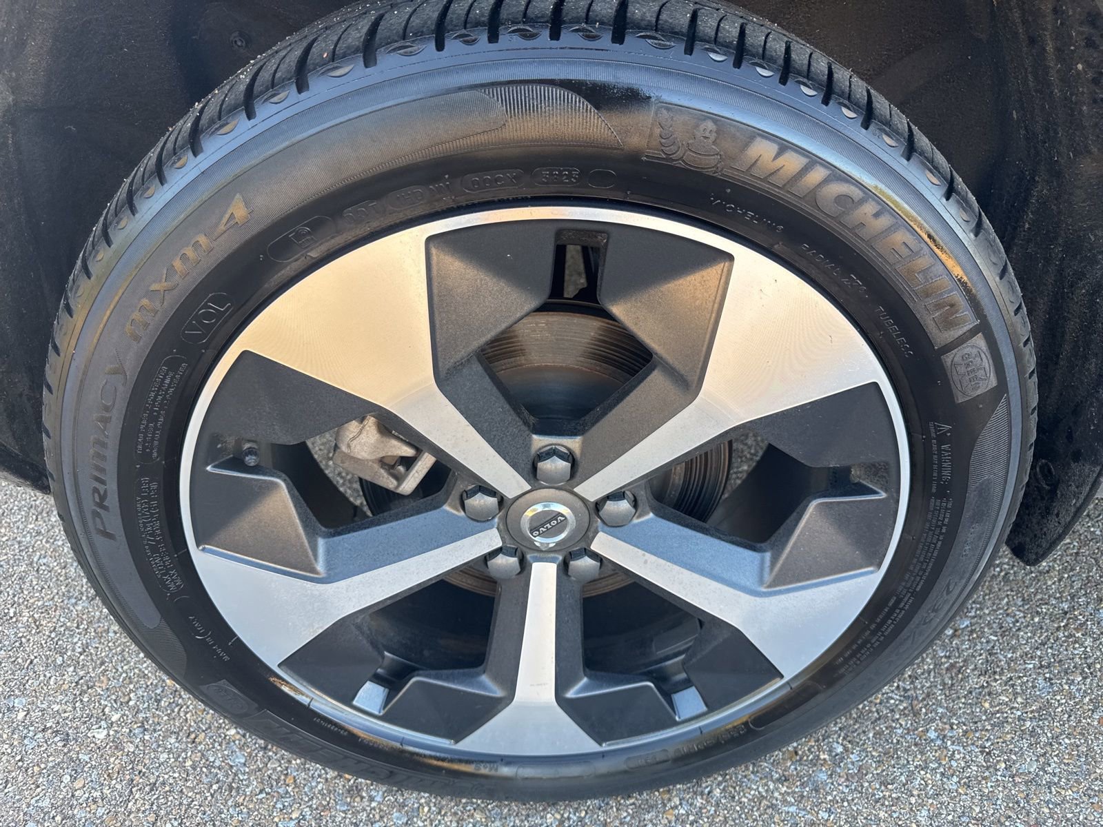 Used 2024 Volvo XC40 B5 Plus image 9