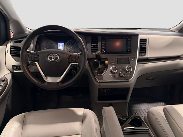 Used 2018 Toyota Sienna XLE FWD image 19