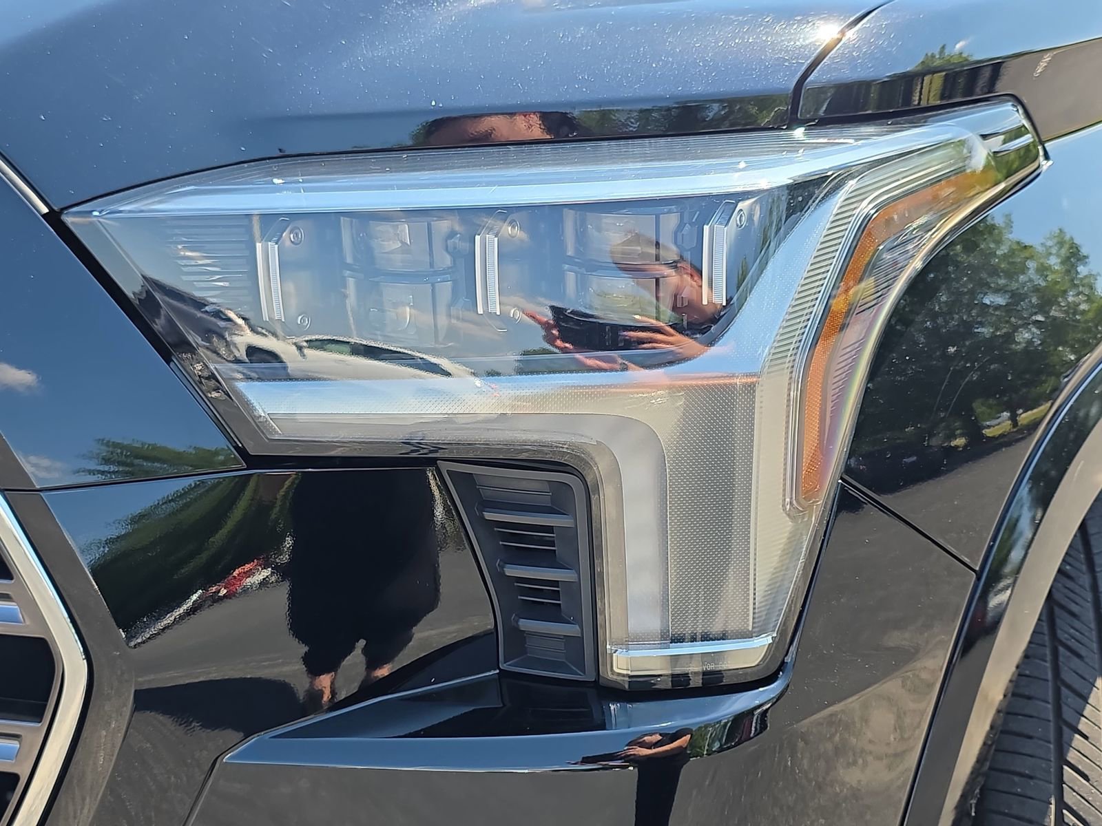 Used 2023 Toyota Sequoia Platinum AWD/4WD image 32