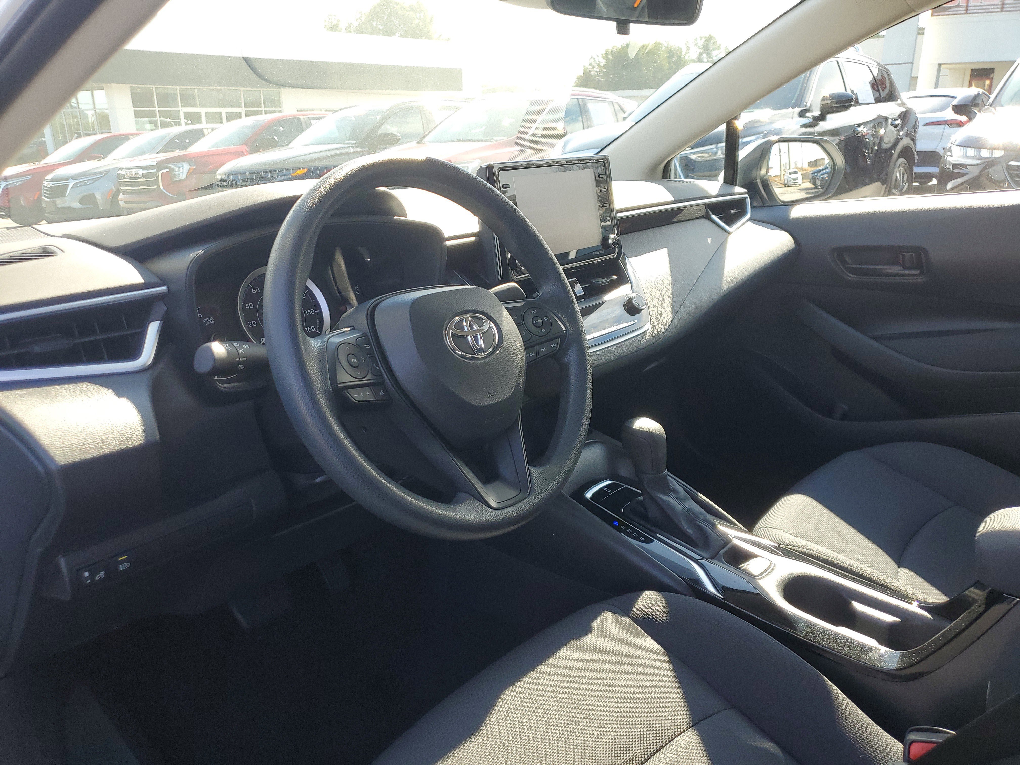 Used 2022 Toyota Corolla LE image 15