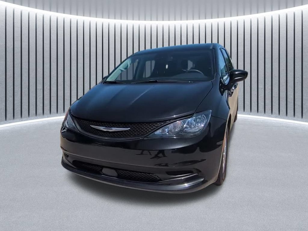 Certified 2023 Chrysler Voyager LX FWD image 3