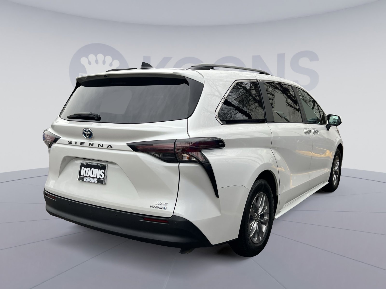 Used 2024 Toyota Sienna XLE image 7