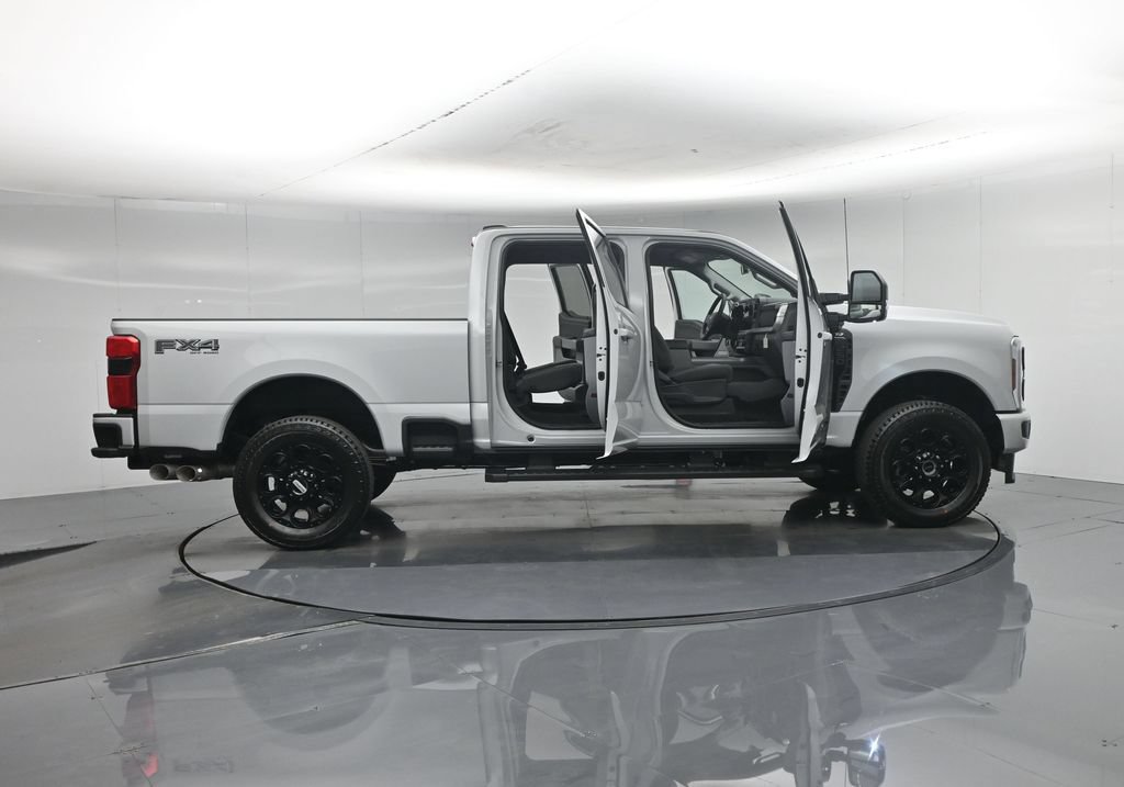New 2026 Ford F250 XLT w/ XLT Premium Package AWD/4WD image 4
