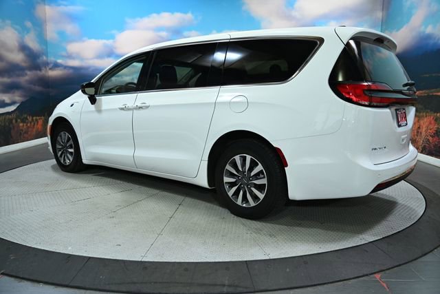 Used 2024 Chrysler Pacifica Limited FWD image 6