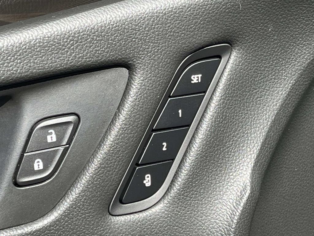 Used 2020 Buick Envision Essence w/ Experience Buick Package image 26