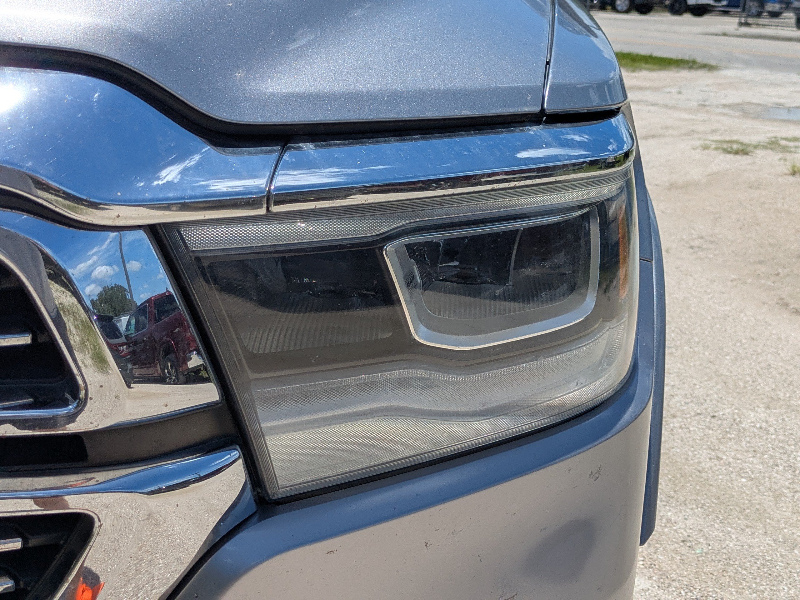 Used 2019 RAM 1500 Laramie AWD/4WD image 9