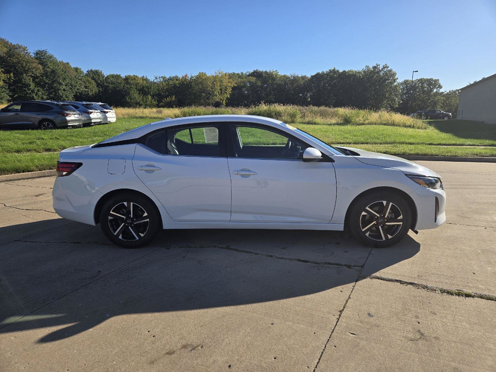 Used 2025 Nissan Sentra SV FWD image 2