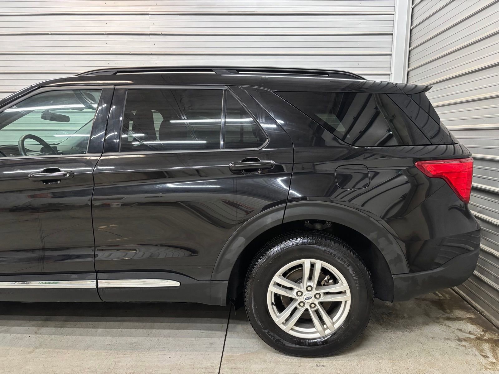 Used 2023 Ford Explorer XLT w/ Equipment Group 202A image 5