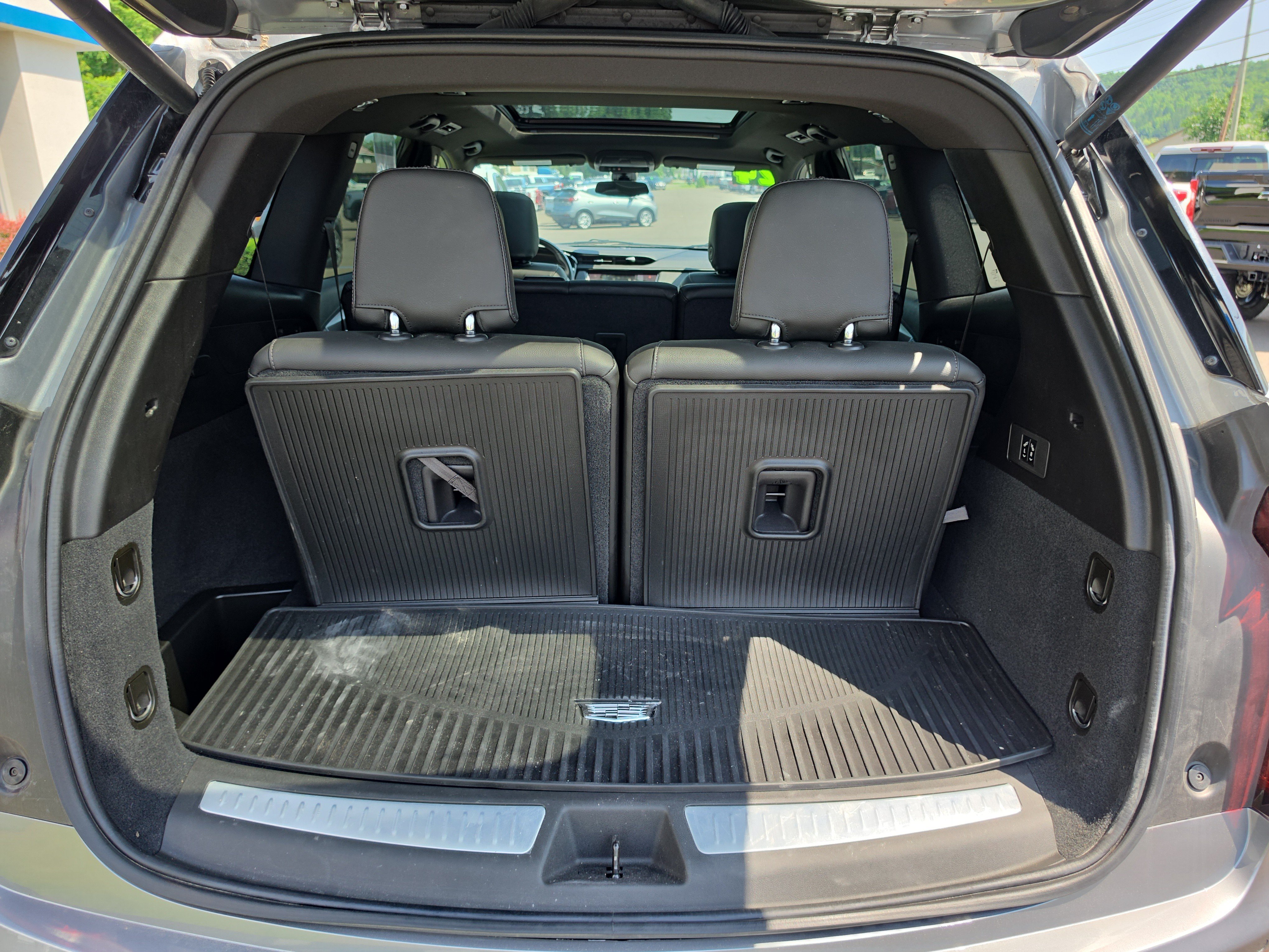 Used 2024 Cadillac XT6 Luxury w/ LPO, Floor Liner Package AWD/4WD image 5