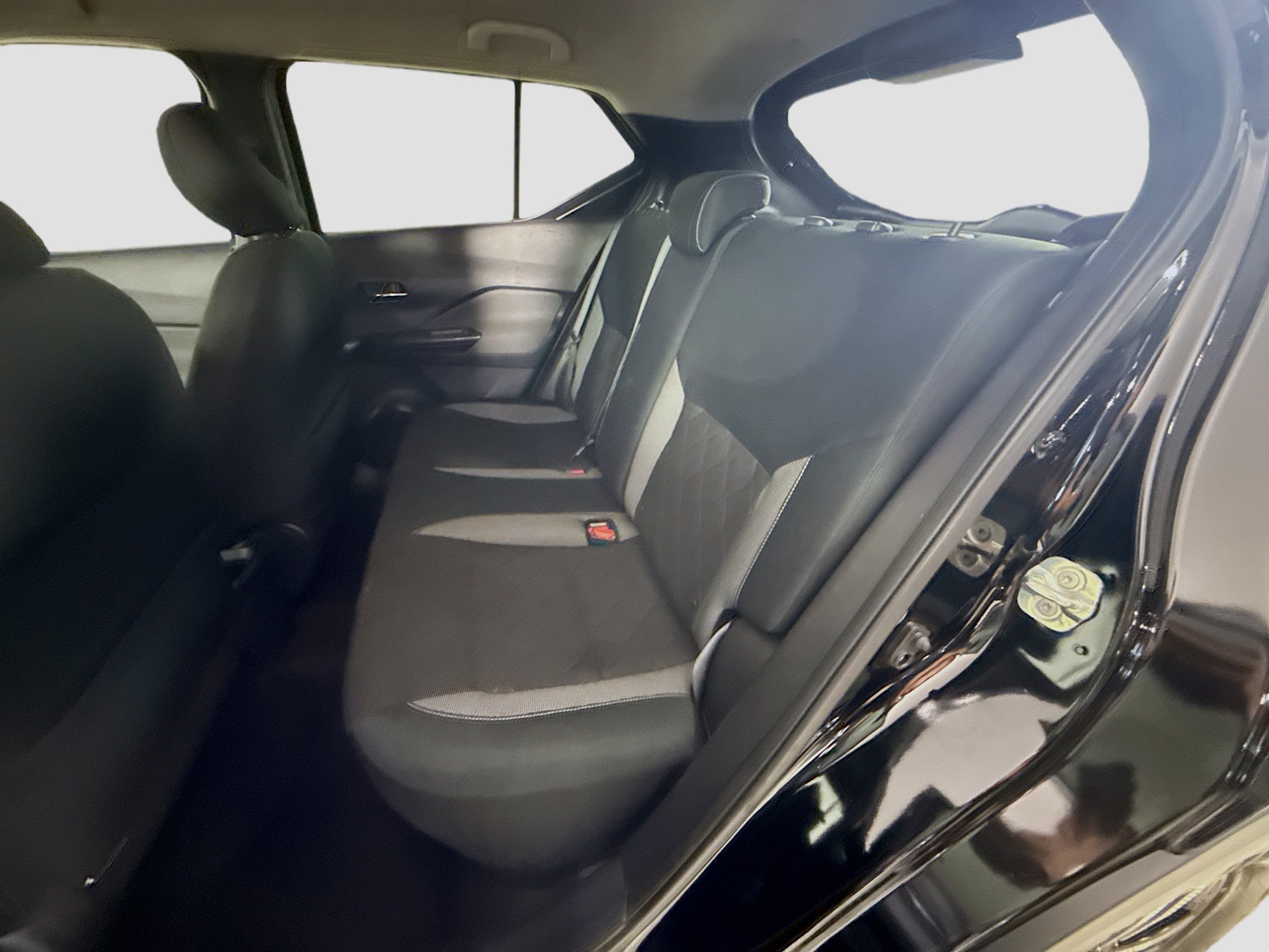 Used 2018 Nissan Kicks SV FWD image 25