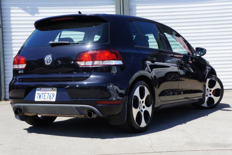 Used 2011 Volkswagen Golf 4-Door image 7