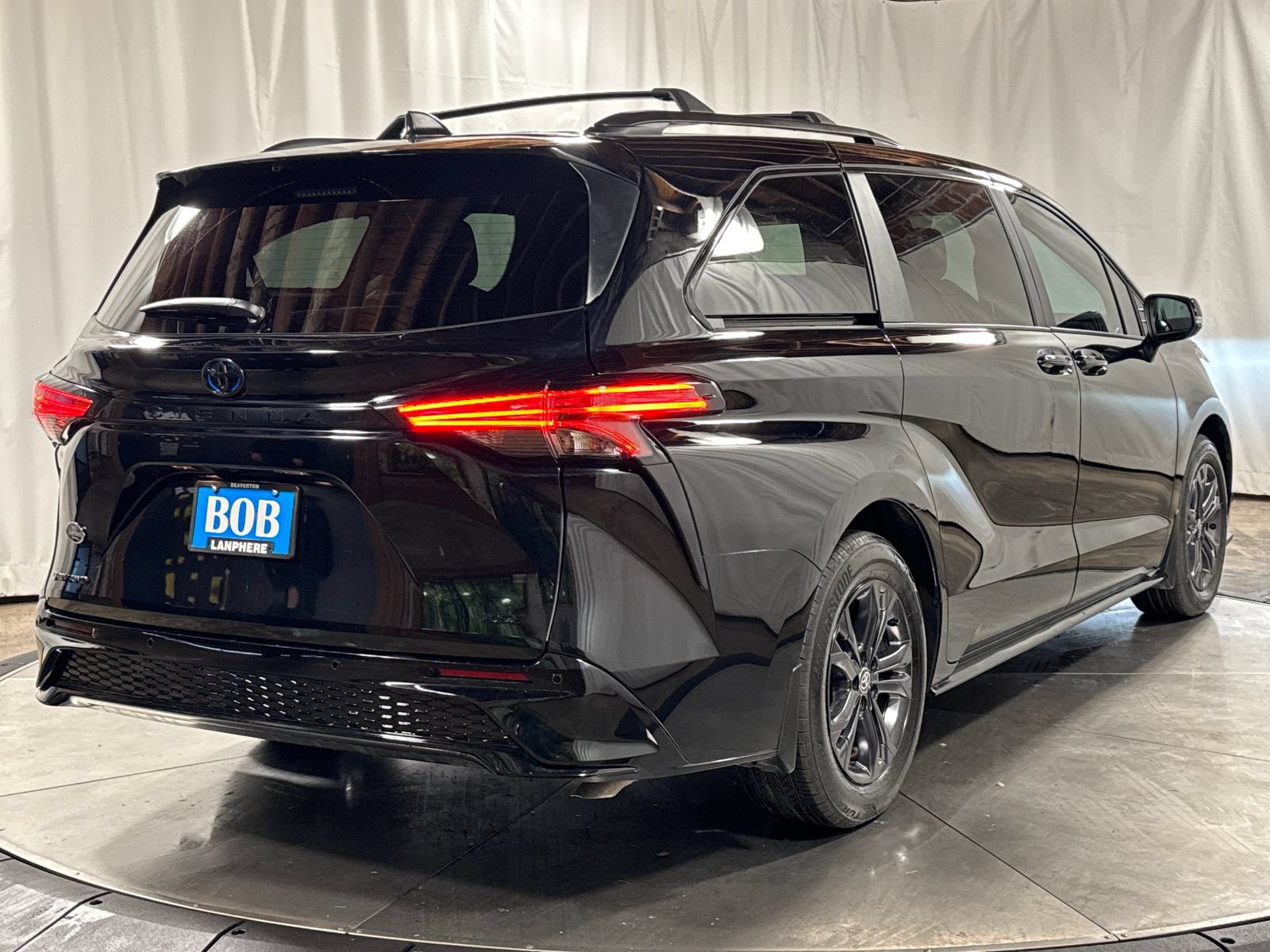 Used 2025 Toyota Sienna XSE w/ XSE Premium Package AWD/4WD image 10