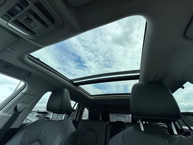 Used 2025 Toyota Highlander Platinum AWD/4WD image 27