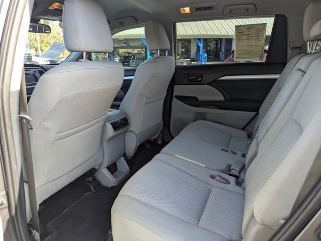 Used 2019 Toyota Highlander LE image 17