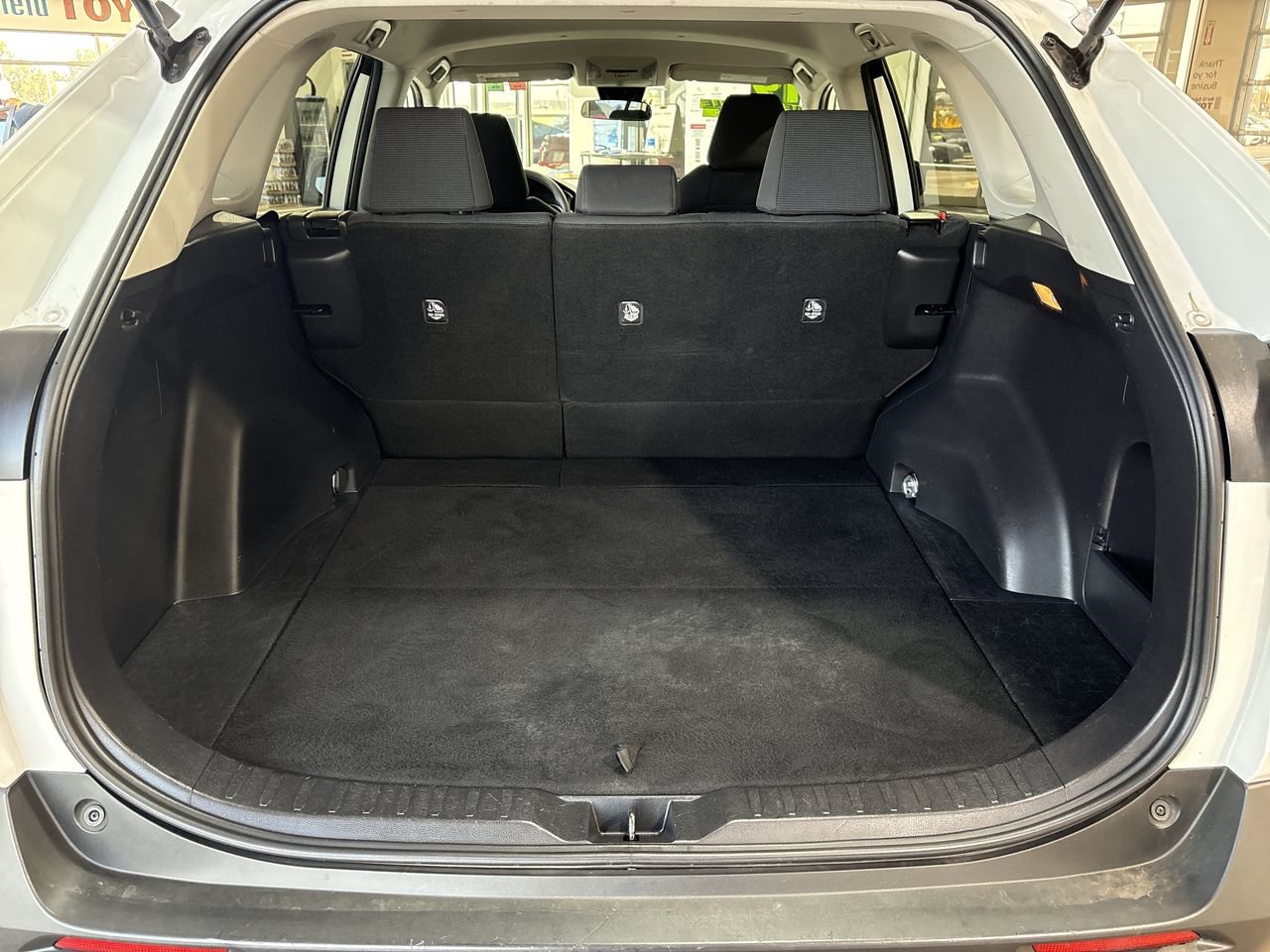 Used 2019 Toyota RAV4 LE FWD image 23