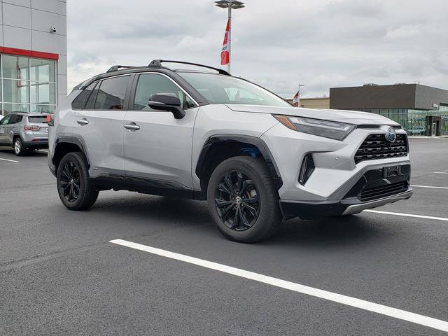 Used 2023 Toyota RAV4 XSE AWD/4WD image 3