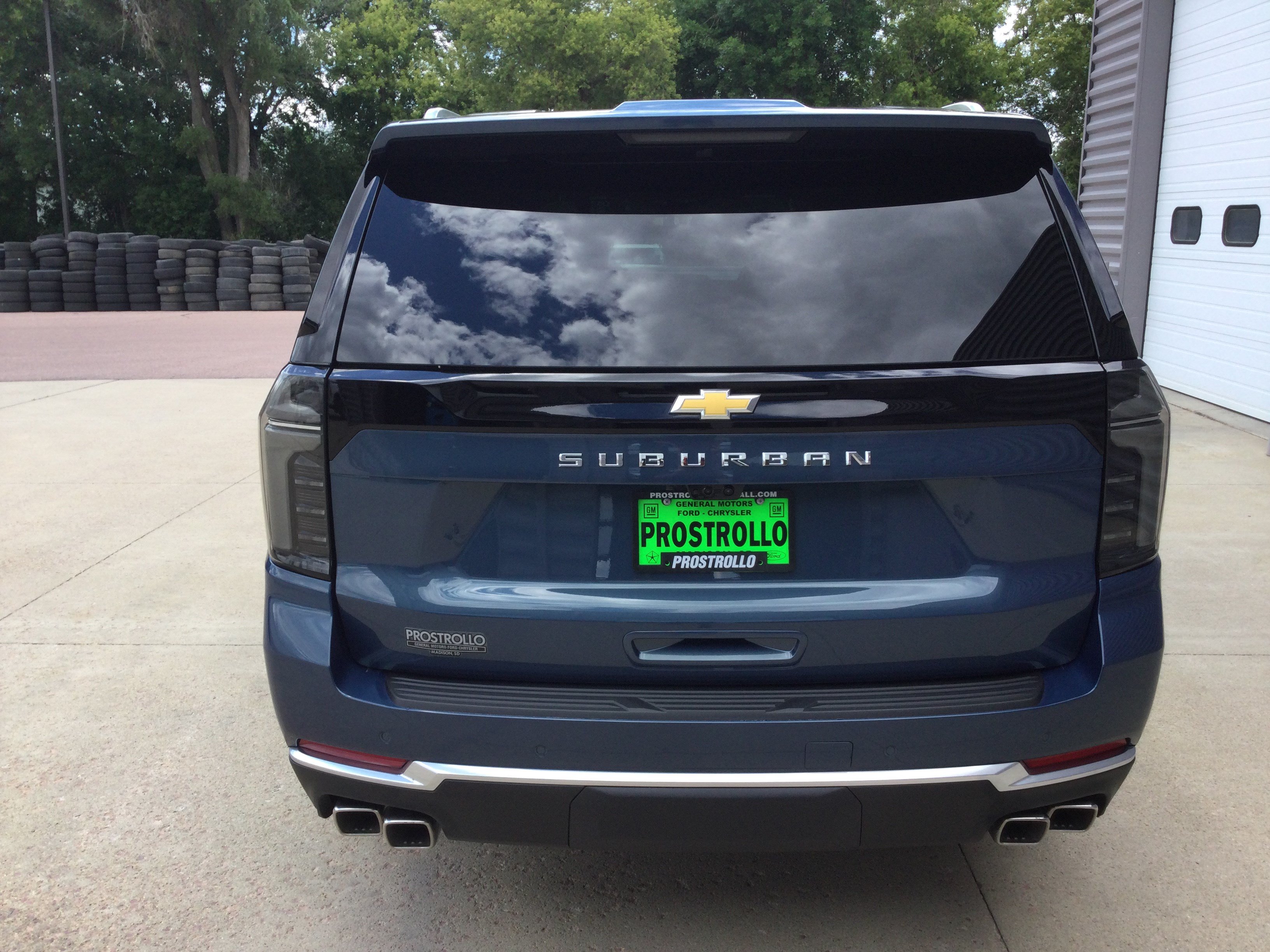 New 2026 Chevrolet Suburban High Country AWD/4WD image 4