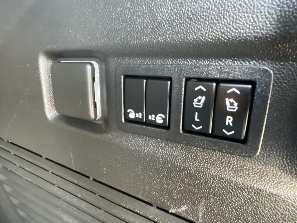 Certified 2022 Chevrolet Tahoe LT w/ Luxury Package AWD/4WD image 9