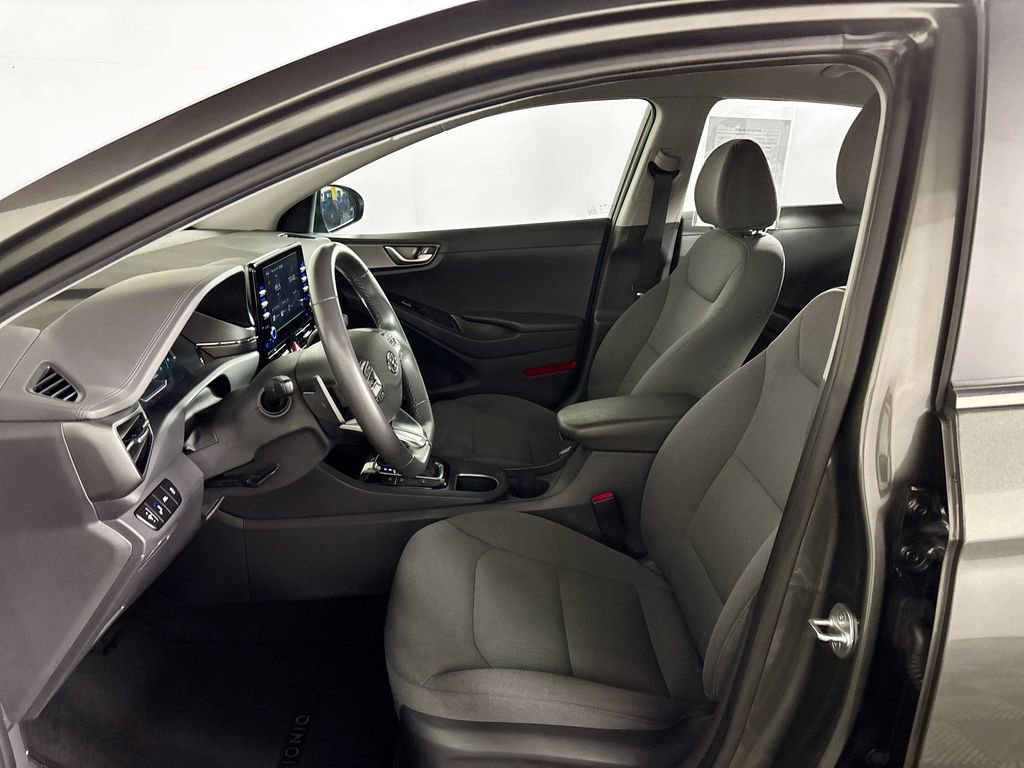 Used 2021 Hyundai Ioniq SE FWD image 11