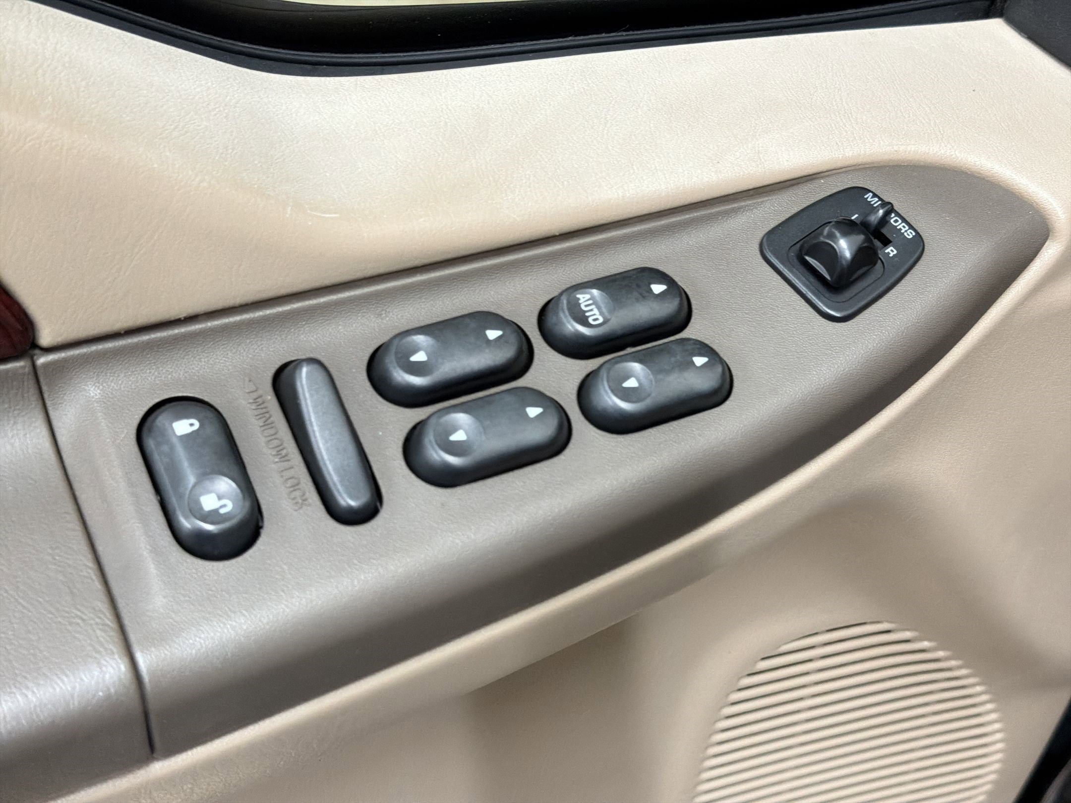 Used 2004 Ford Excursion Limited image 12