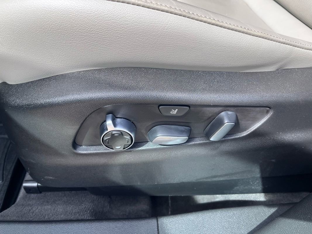 Used 2019 Cadillac XT4 Premium Luxury image 16