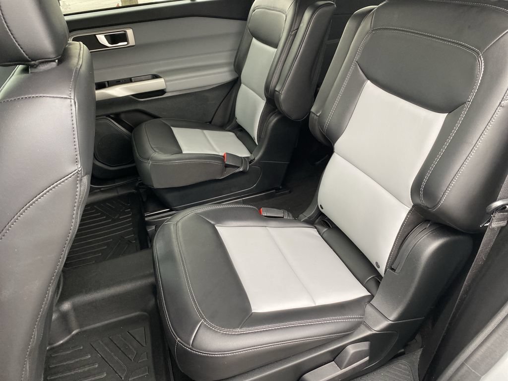 Used 2023 Ford Explorer XLT w/ Equipment Group 202A AWD/4WD image 28