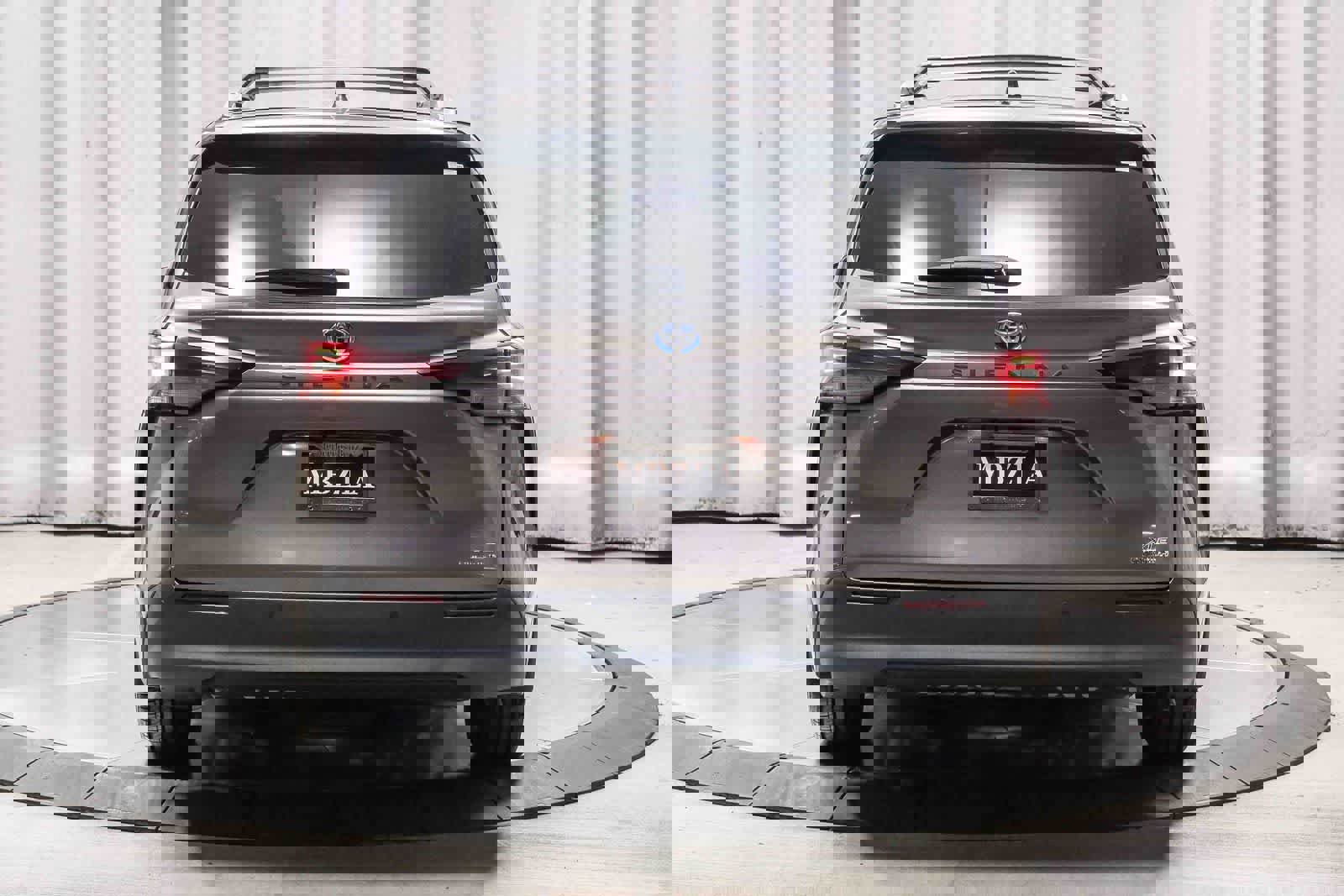 Used 2024 Toyota Sienna XLE w/ XLE Plus Package image 3