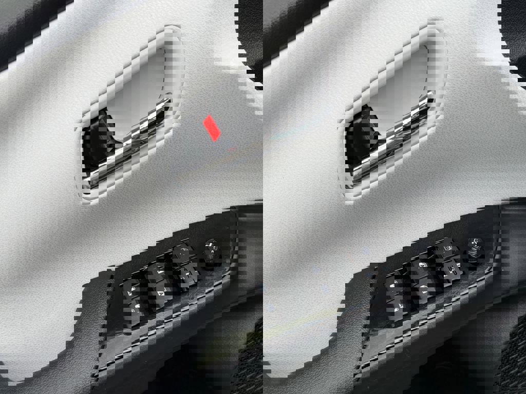 Used 2016 Toyota Prius Three Touring FWD image 11