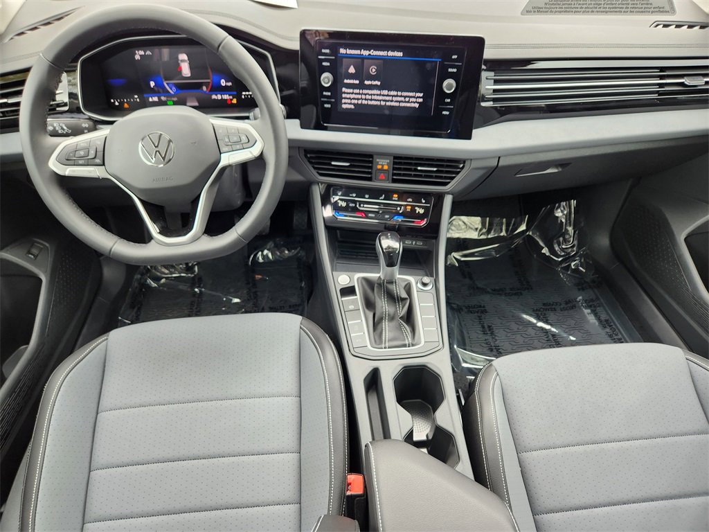 New 2025 Volkswagen Jetta SE image 2