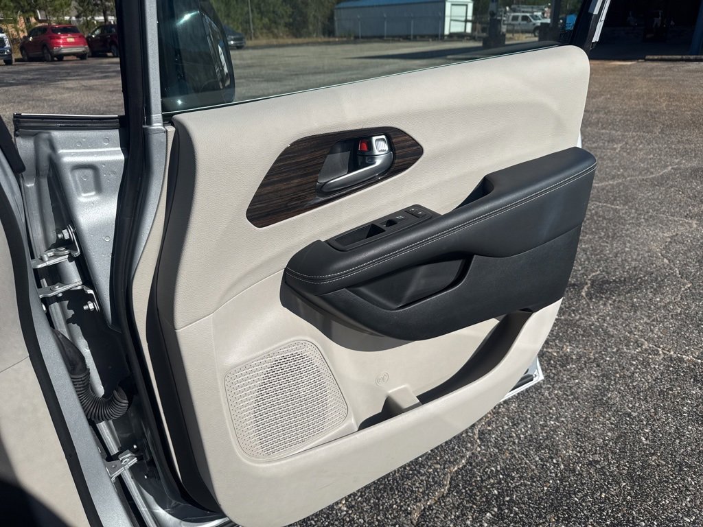 Used 2024 Chrysler Pacifica Limited image 25
