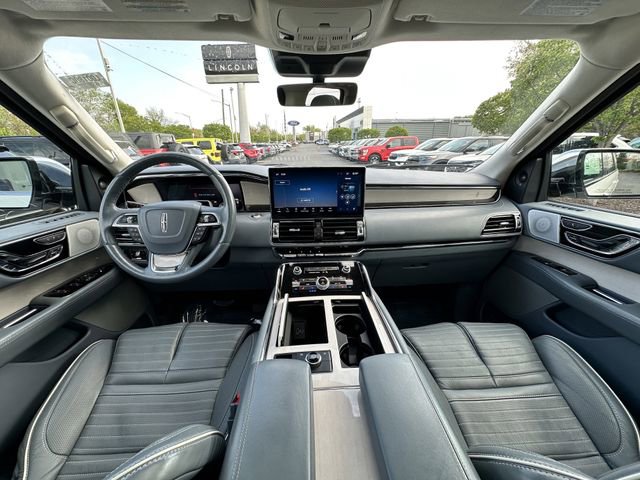 Certified 2023 Lincoln Navigator Black Label AWD/4WD image 3