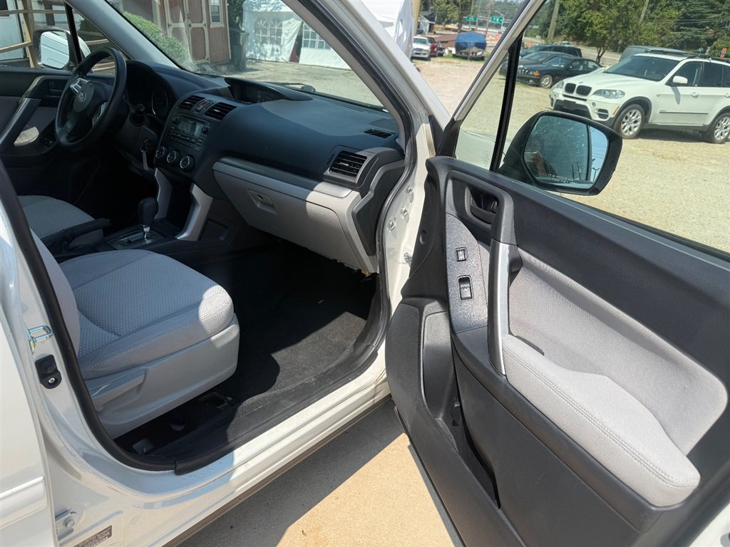 Used 2015 Subaru Forester 2.5i Premium w/ All-Weather Package AWD/4WD image 9