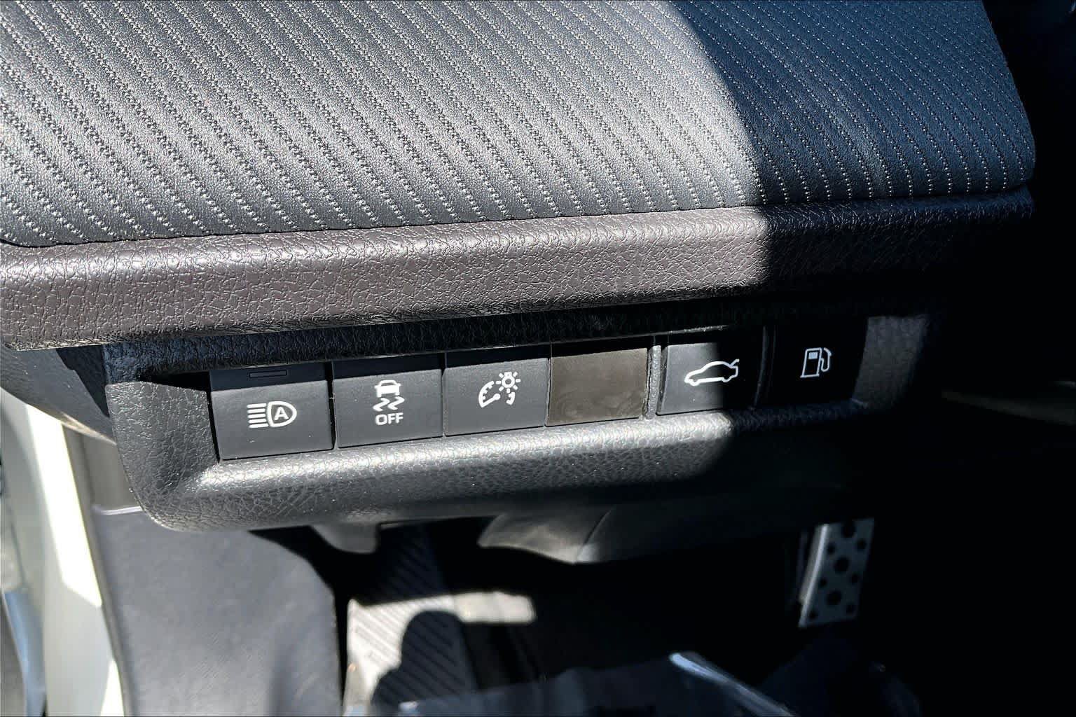 Used 2025 Toyota Camry SE FWD image 35