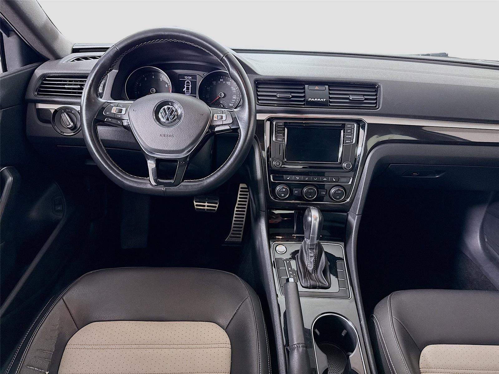 Used 2018 Volkswagen Passat 3.6 image 2