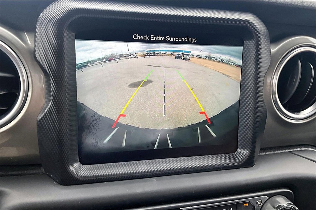 Used 2018 Jeep Wrangler Unlimited Sahara image 23