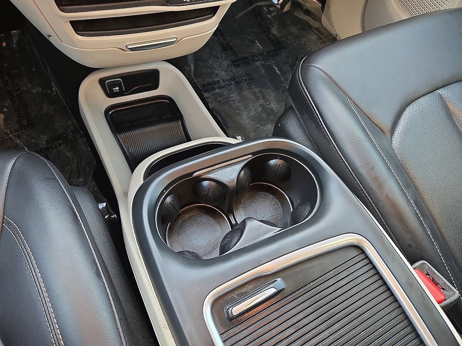 Used 2023 Chrysler Pacifica Touring-L FWD image 31