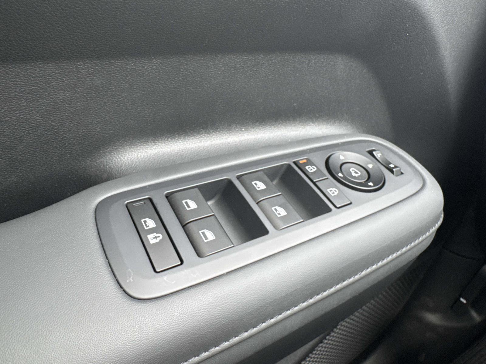 Used 2025 Hyundai Santa Fe Limited image 12