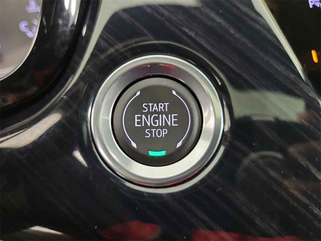 Certified 2025 Cadillac XT6 Premium Luxury w/ Technology Package image 31