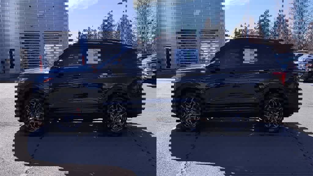 Used 2025 Ford Explorer ST-Line w/ Premium Package image 5