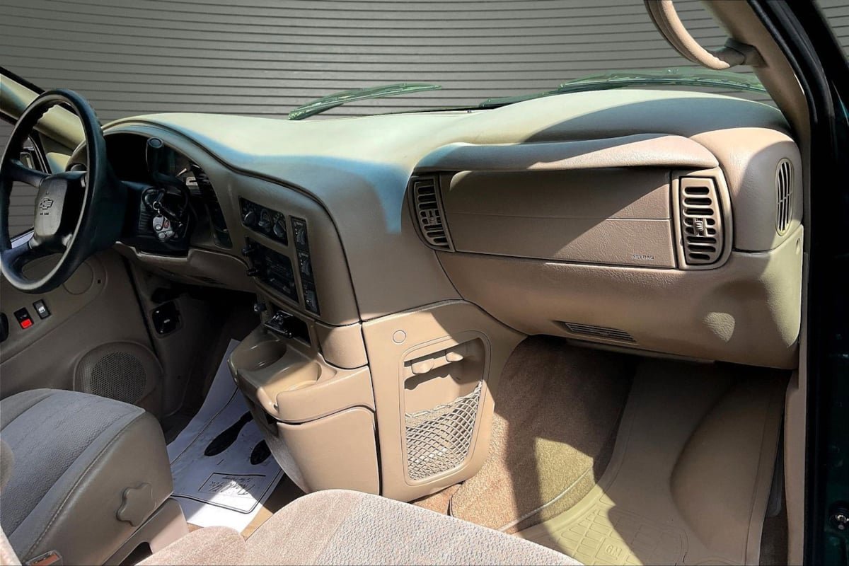 Used 2000 Chevrolet Astro Passenger RWD image 23